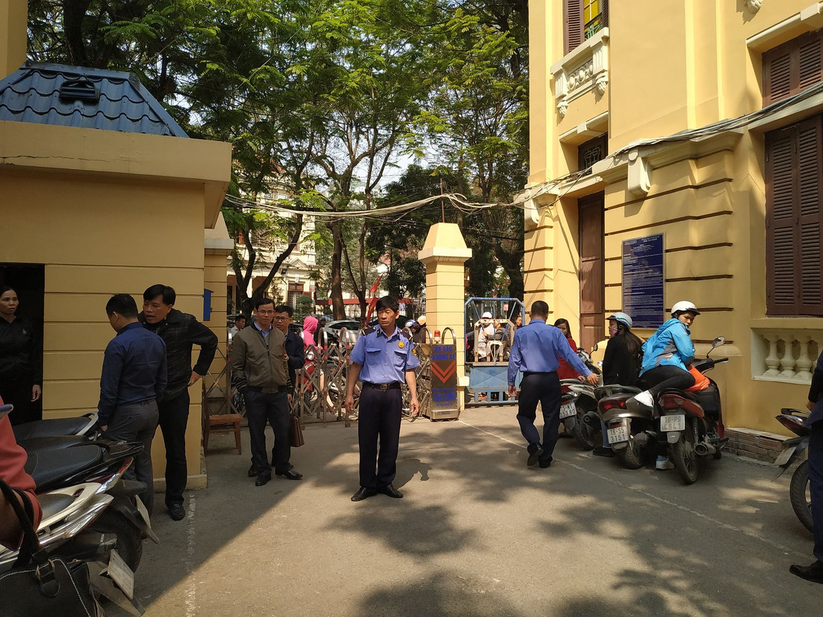 Bi nhom nguoi gay roi, la o, So KH&DT Hai Phong buoc phai dong cong?