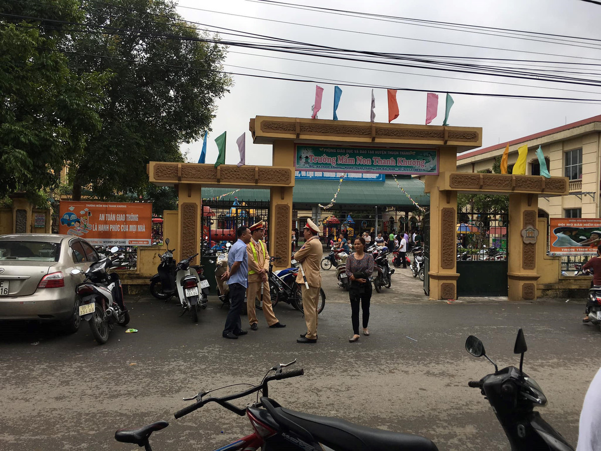 Dua thit lon gao, thuc pham khong an toan vao truong hoc la mot toi ac