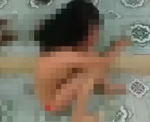 Nu sinh lop 9 bi nhom ban lot quan ao, danh hoi dong phai nhap vien