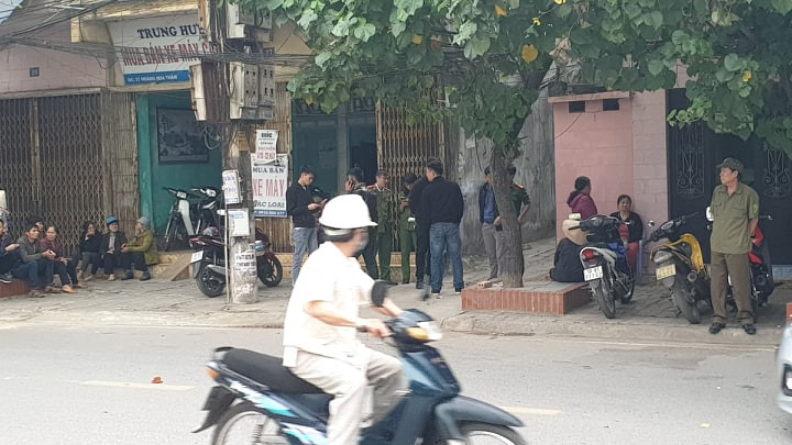 Thay boi xong vao nha thay cung dam chem, 2 nguoi chet tai cho