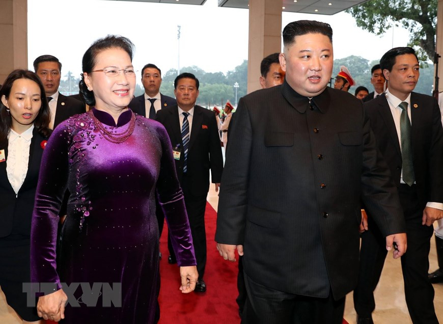 Chủ tịch Quốc hội Nguyễn Thị Kim Ngân và Chủ tịch Triều Tiên Kim Jong-un. Ảnh: TTXVN