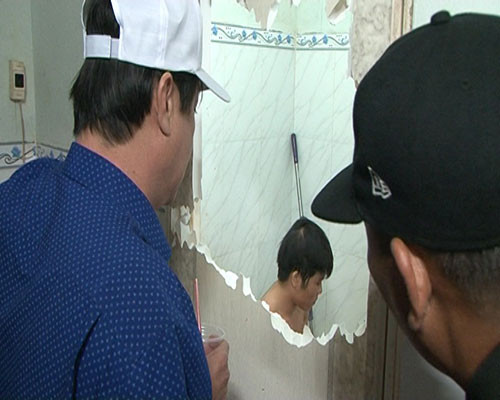 Cong an no sung khong che doi tuong giet nguoi co thu