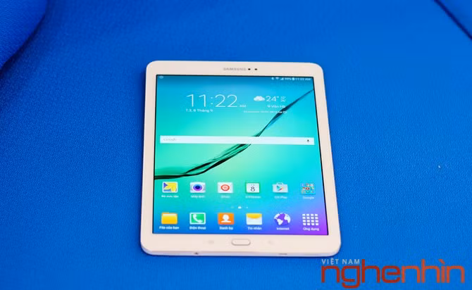 Mặt trước Galaxy Tab S2 sở hữu màn hình 9,7 inch độ phân giải 2.048 x 1.536px, sử dụng tấm nền Super AMOLED.