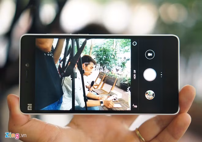 Camera của Mi 4C xứng đáng nhận điểm cộng nhờ khả năng lấy nét nhanh, chụp và lưu ảnh nhanh. Hình ảnh từ camera sau 13 megapixel ở mức khá, đáp ứng tốt nhu cầu thông thường. Camera trước của máy có độ phân giải 5 megapixel, chụp nịnh mắt.