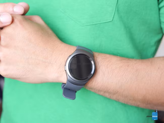 Các chức năng rèn luyện sức khỏe mới trên Samsung Gear S2 sẽ khuyến khích người dùng luôn trong trạng thái khỏe mạnh và năng động. Nhật ký hoạt động 24 giờ cho phép người dùng xem nhanh tiến độ và tình trạng hoạt động hàng ngày của mình.