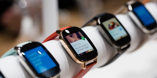 Mức giá khởi điểm của chiếc Zenwatch 2 bản 49 mm là 150 Euro, tương đương khoảng 3,8 triệu đồng. Trong khi phiên bản 45 mm có giá bán khởi điểm khá "lạ" khi đắt hơn 20 Euro. Mẫu 45 mm có giá bán từ 170 Euro, tương đương khoảng 4,3 triệu đồng.