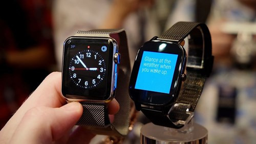 Dù là phiên bản nào, chiếc Zenwatch 2 cũng sẽ có màn hình AMOLED với lớp kính cường lực Gorilla Glass 3. Cùng với đó là khả năng chống nước, bụi theo tiêu chuẩn IP67 với khả năng lặn sâu 1 mét trong nửa giờ liên tục.