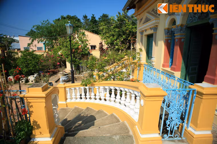 Nhà cổ Bình Thuỷ cũng là một trường quay nổi tiếng của các bộ phim về Việt Nam thời thuộc địa. Đây là bối cảnh của hàng chục bộ phim, trong đó có những phim nổi tiếng như Những nẻo đường phù sa, Người đẹp Tây Đô, Nợ đời...