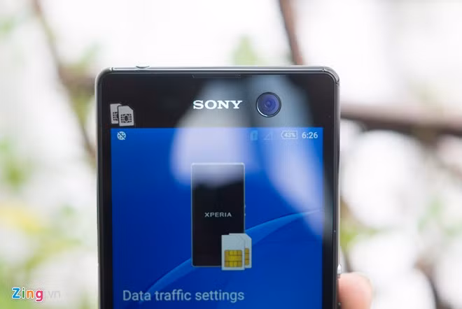 Camera trước của Xperia M5 có độ phân giải 13 MP, ngang Desire Eye của HTC.