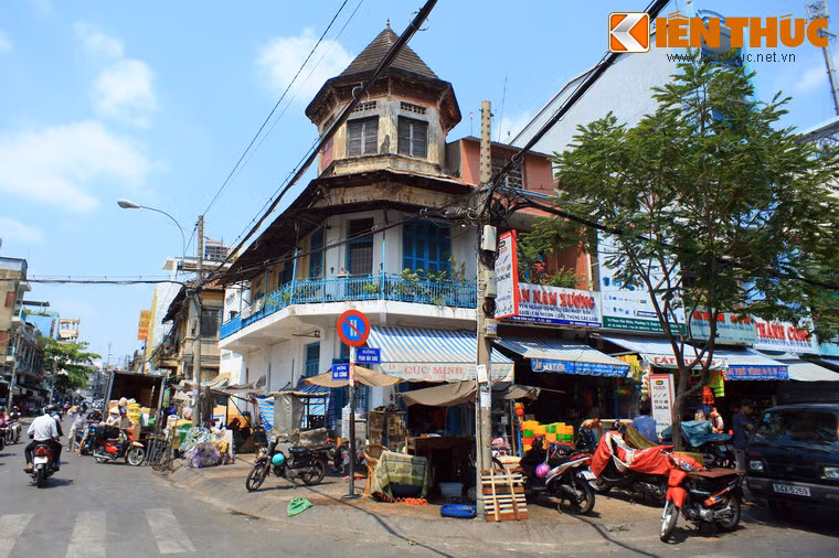 Ngoài Hà Nội, TP HCM cũng là nơi tập trung nhiều khu nhà cổ có từ thời Pháp. Ảnh: Một ngôi nhà cổ trên đường Gò Công, TP HCM.