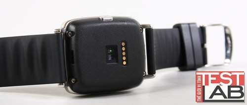 Để phục vụ nhu cầu theo dõi và chăm sóc sức khỏe người dùng, Asus trang bị cho chiếc smartwatch này cảm biến đo nhịp tim, gia tốc kế 3 trục, cảm biến UV giúp đo độ bức xạ của ánh sáng mặt trời.