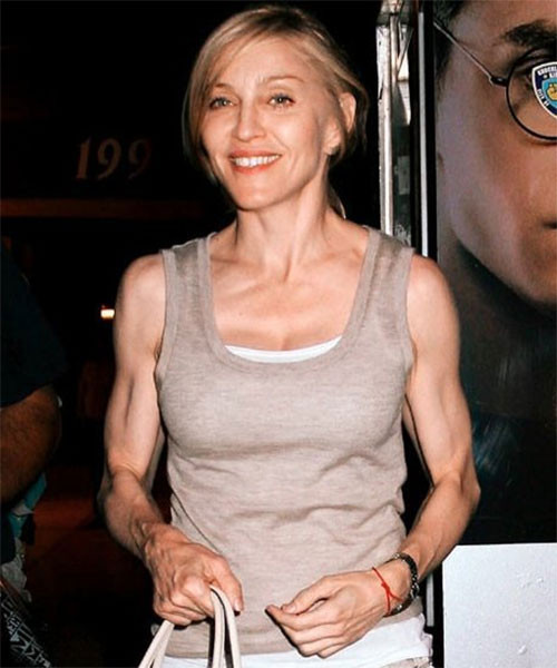 "Nữ hoàng nhạc pop" với cơ thể gân guốc, cơ bắp vì tỉ lệ lượng mỡ cơ thể bị đẩy xuống quá thấp so với chuẩn nữ giới