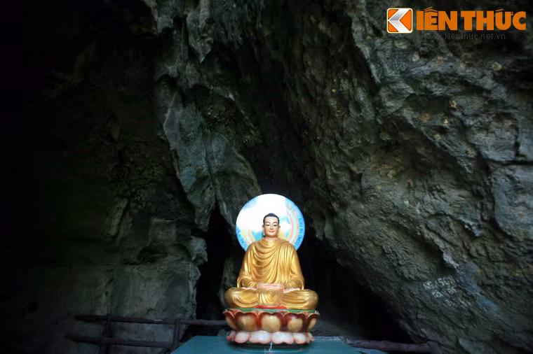 Trong truyện, Thạch Động là hang đại bàng tinh, nơi chàng Thạch Sanh thâm nhập để giết đại bàng giải cứu công chúa và con vua Thủy Tề.