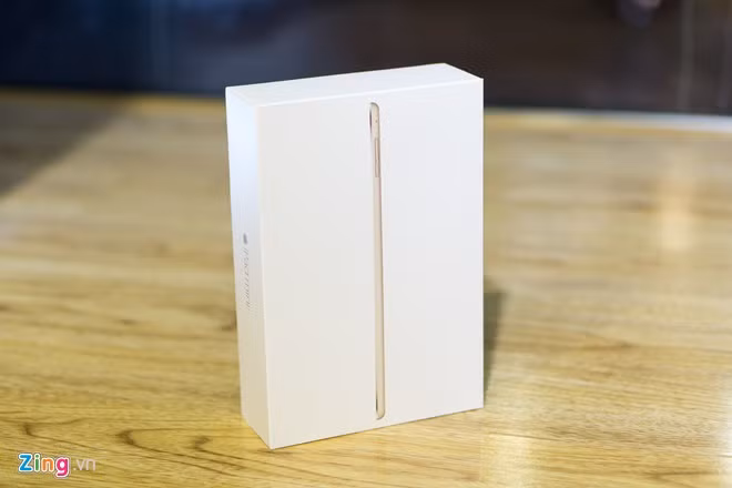Sau buổi ra mắt tại Mỹ, máy tính bảng iPad Mini 4 đã sớm có mặt tại Việt Nam theo đường xách tay.