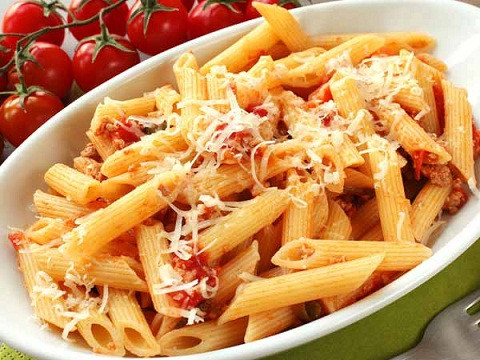 7. Thực phẩm có màu trắng. Những đồ ăn như bánh mỳ, đường và mỳ ống chứa nhiều carbohydrate làm tăng lượng đường trong máu. Lượng đường cao là một trong những nguyên nhân gây ra chứng mất trí nhớ.