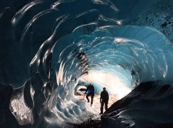 Đặc biệt, Apple đã làm riêng một con chip dùng để điều khiển độ sáng của màn hình, khiến nó chớp nhanh hơn và tăng độ sáng lên gấp 3 lần bình thường khi "selfie".