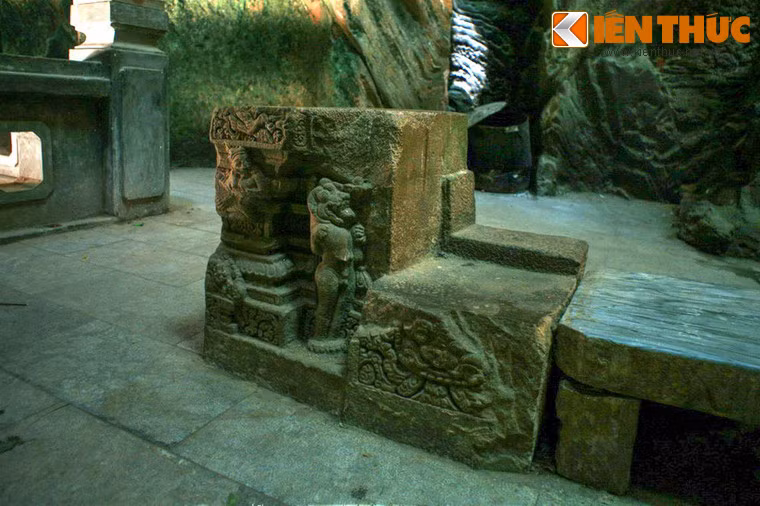 Ngoài ra, động Huyền Không còn là nơi lưu lại vết tích và di vật về tín ngưỡng của cộng đồng cư dân Chămpa xưa, thể hiện qua hình thức thờ nữ thần Po Inư Nagar và bệ đá được chạm trổ công phu gần lối xuống động.