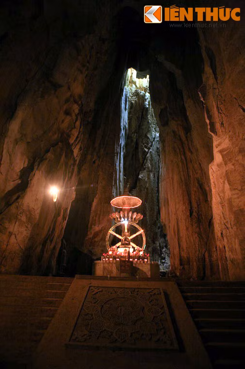 Người tích thiện nhiều sẽ được siêu thoát, kẻ gây nên tội ác sẽ bị đọa đày. Thiện và ác đến đây sẽ được phân minh.