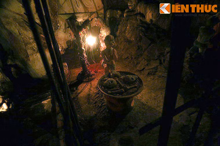 Động Âm Phủ cũng tái hiện một truyền thuyết nổi tiếng của đạo Phật, đó là truyền thuyết Mục Kiền Liên cứu mẹ là Bà Thanh Đề.