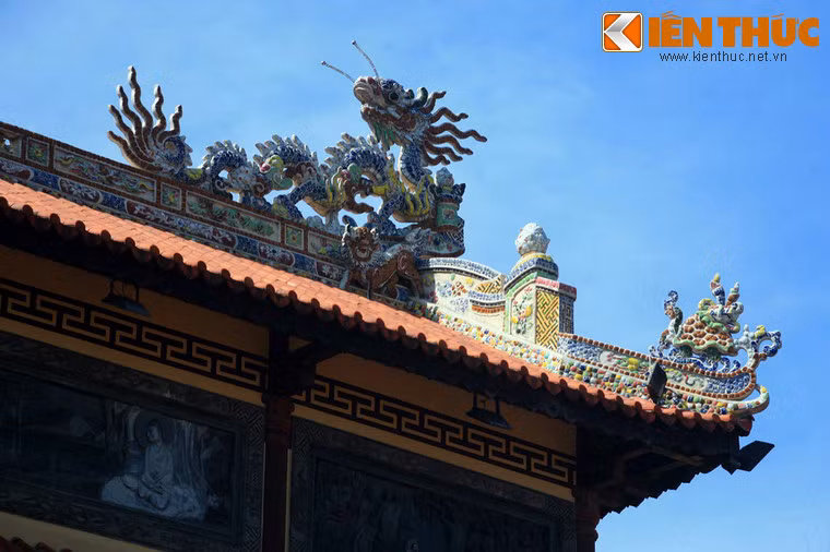 Trong thời gian đó, Hòa thượng Thích Tiêu Diêu đã tự thiêu tại sân chùa Từ Đàm, khiến toàn thế cộng đồng Phật giáo Việt nam chấn động.