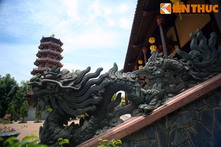 Sau các cuộc trùng tu lớn vào những năm 2000, diện mạo của chùa đã thay đổi toàn diện khi tòa chính điện mới bề thế cùng tòa tháp Ấn Tôn 7 tầng uy nghiêm được xây dựng.