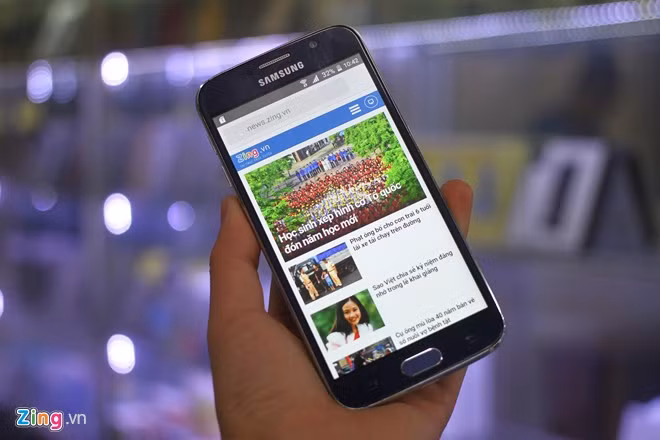 Dùng thử vài tác vụ liên tiếp như lướt web, chụp ảnh, máy bị nóng nhanh và tắt nguồn đột ngột. Theo chủ cửa hàng, đây là bản Galaxy S6 nhái cao cấp nhất hiện nay.