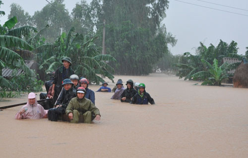 Hom nay, ngap lut de doa cac tinh mien Trung