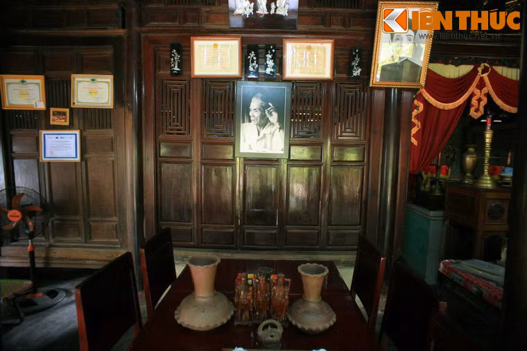 Đặc biệt, để bảo vệ ngôi nhà, trong hai cuộc kháng chiến chống Pháp và chống Mỹ, người nhà đã hai lần tháo nhà rường xuống để tránh bom đạn, xong chiến tranh lại dựng lên như cũ.