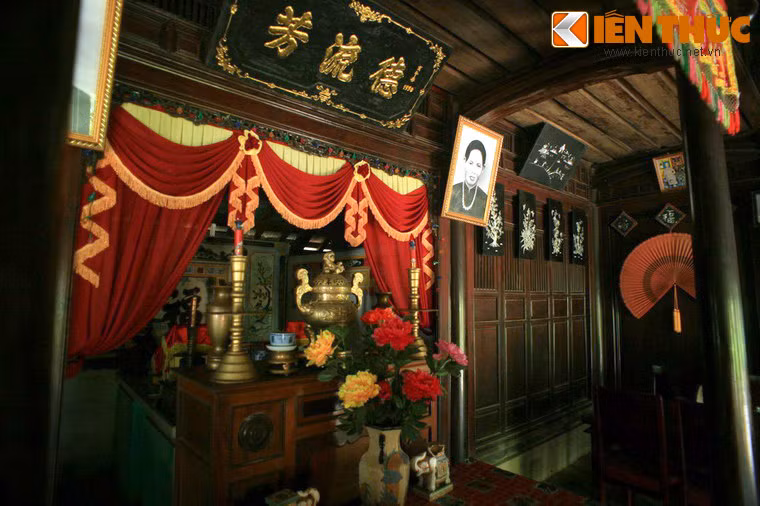 Theo tư liệu của dòng họ, ngôi nhà này được xây dựng đầu những năm 1900 theo kiến trúc nhà rường cổ điển hình của Huế. Nhà gồm 3 gian, 2 chái, diện tích lòng nhà 120m2 nằm trong một khu vườn rộng 2.000m2, trước nhà là khoảng sân rộng 60m2.