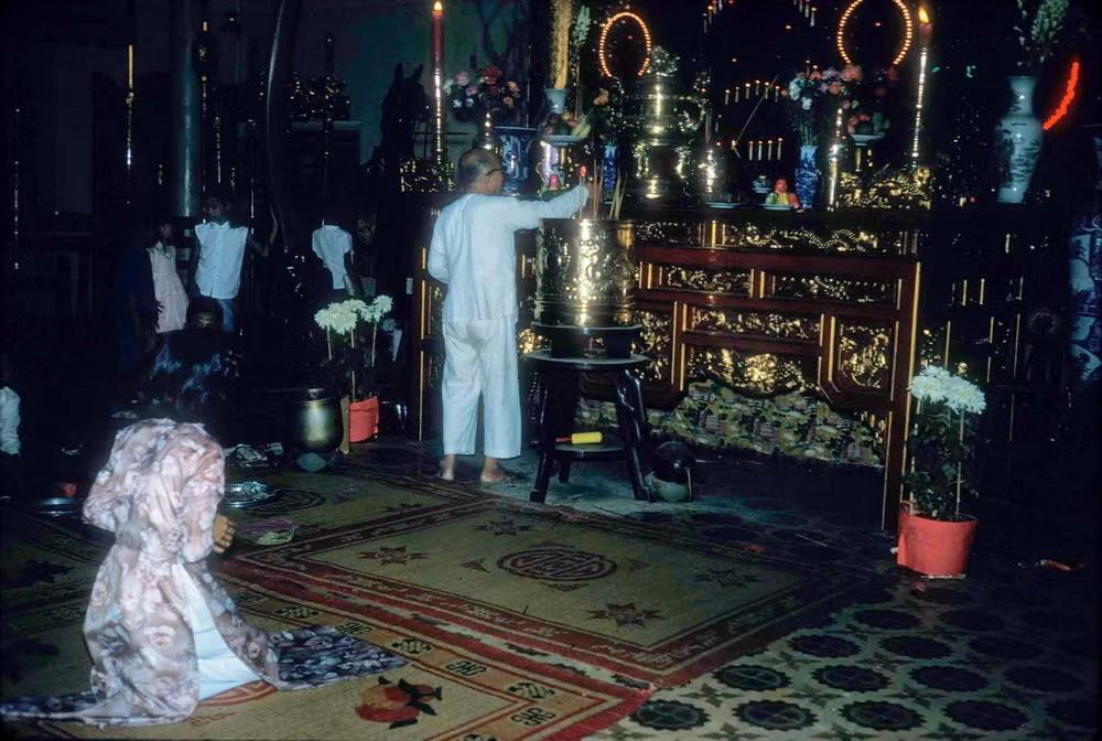 Bên trong Thượng công linh miếu, nơi thờ Tả quân Lê Văn Duyệt.