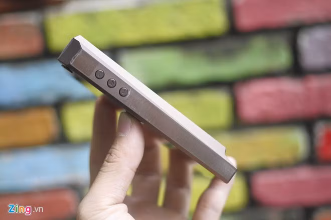 Các phím điều hướng vẫn được đặt bên cạnh trái theo cách truyền thống.