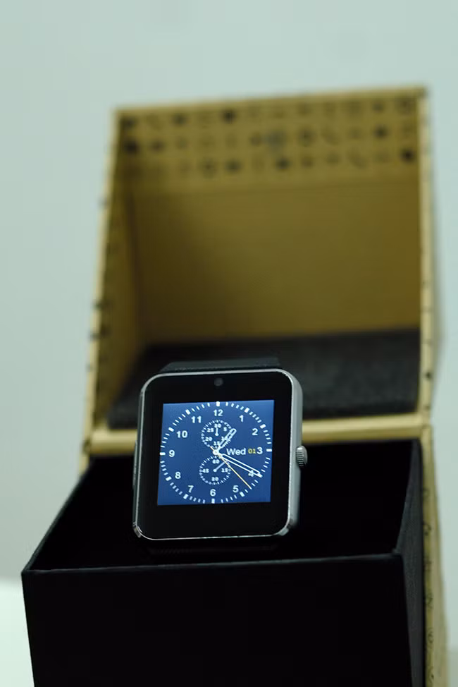 Giao diện đồng hồ kim trên inWatch B.