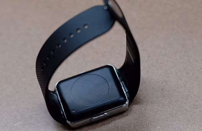 Trong khi Apple có iWatch thì sản phẩm này có tên inWatch, khá giống nhau và dễ gây nhầm lẫn.