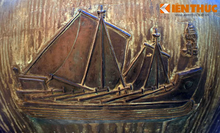 Ô Thuyền là loại thuyền đi biển sơn màu đen, cánh buồm cũng đen, có 12 tay chèo. Loại thuyền này vừa có buồm vừa có tay chèo nên tốc độ nhanh, thường trang bị cho quân tuần tiễu dọc bờ biển.