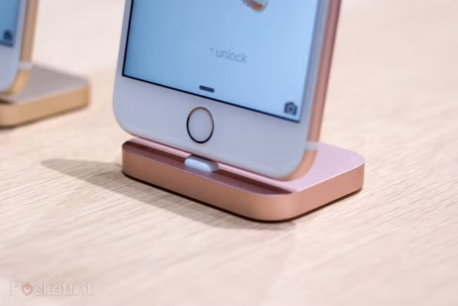 Dock sạc cùng màu.