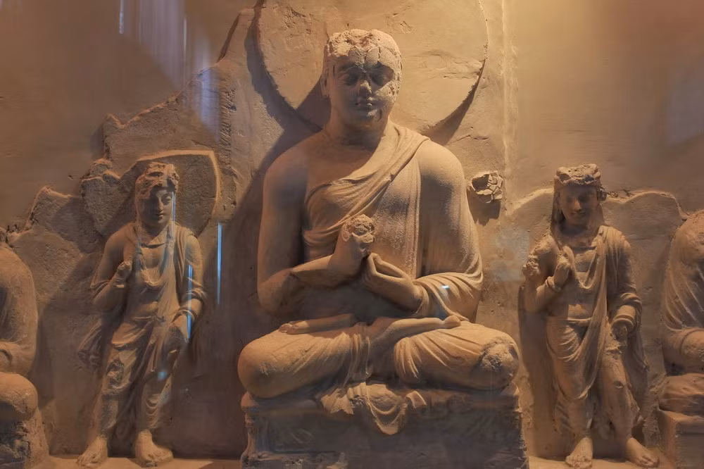 Taxila cũng là nơi các nhà khảo cổ tìm thấy những tác phẩm nghệ thuật đặc sắc nhất của văn hóa Phật giáo Gandhara.