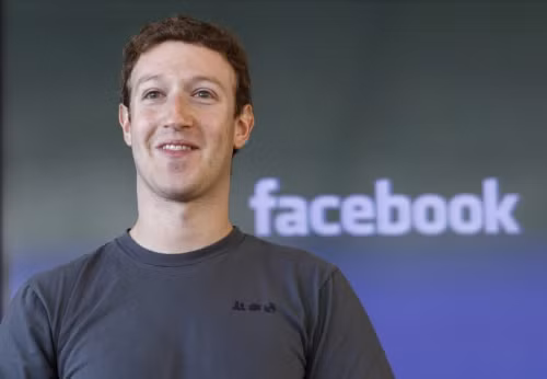  Mark Zuckerberg - Tài sản: 38,7 tỷ USD. Zuckerberg từ bỏ Harvard khi là sinh viên năm 2 để tập trung phát triển Facebook. Tỷ phú công nghệ 31 tuổi vẫn đang đảm nhiệm vai trò CEO kiêm Chủ tịch của công ty kể từ khi thành lập vào năm 2004.Facebook "lên sàn" vào năm 2012 và bây giờ được ước tính trị giá lên tới trên 200 tỷ USD. Hiện nay, mạng xã hội này có 1,32 tỷ người dùng và thu về hơn 7,8 tỷ USD trong năm 2013.