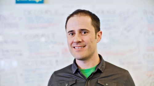  Evan Williams - Tài sản: 1,85 tỷ USD. Williams là một trong những người đồng sáng lập của Twitter. Trước đó, ông cũng là người đồng sáng lập công ty Odeo.Lớn lên ở Nebraska, Williams đã theo học tại Đại học Nebraska-Lincoln. Nhưng sau một năm rưỡi, ông quyết định bỏ học để khởi nghiệp. Thành công đầu tiên của ông là với Odeo, nhưng sau đó với Twitter ông đã trở thành tỷ phú.