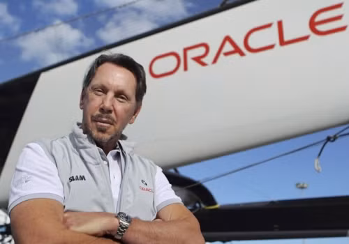  Larry Ellison - Tài sản: 45,7 tỷ USD. Ellison là đồng sáng lập và CEO của Oracle - công ty chuyên về phần cứng máy tính và sản phẩm phần mềm cho doanh nghiệp.Ông bỏ Đại học Illinois ở Urbana-Champaign trong năm thứ hai và tiếp tục ghi danh vào Đại học Chicago nhưng cũng bỏ ngang chỉ sau một học kỳ. Năm 1977, ông trở thành nhà đồng sáng lập công ty phát triển phần mềm Labs, sau này được đổi tên thành Oracle.