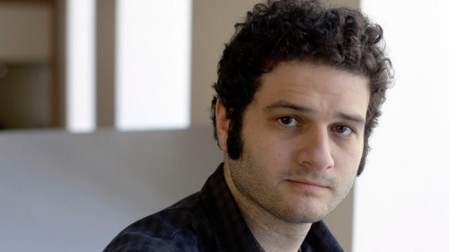  Dustin Moskovitz - Tài sản: 9,1 tỷ USD. Khi gặp Mark Zuckerberg, Moskovitz học chuyên ngành kinh tế năm hai tại Đại học Harvard. Họ là bạn cùng phòng và nhanh chóng trở thành những người bạn tốt.Sau đó, Dustin trở thành nhân viên đầu tiên của Facebook và đóng một vai trò quan trọng trong việc biến nó thành mạng xã hội lớn nhất thế giới. Vào năm 2008, ông đã rời Facebook để khởi động Asana, một công ty phần mềm doanh nghiệp.