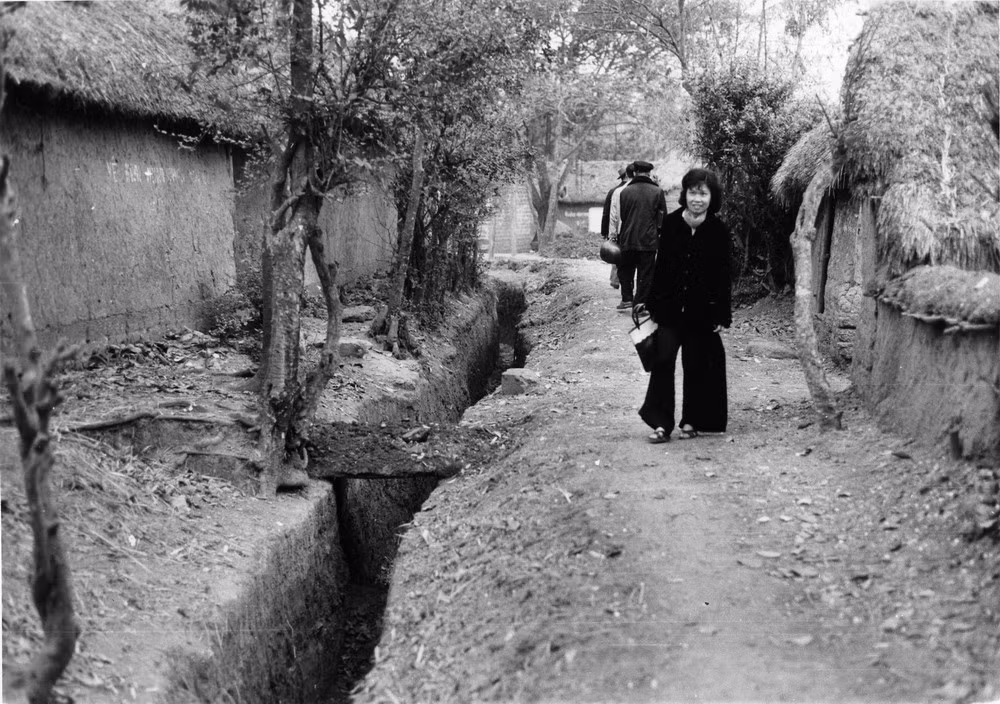 Đường giao thông hào trong làng.