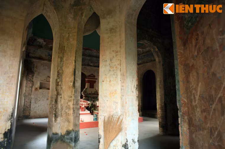 Đáng tiếc rằng, sau nhiều thập niên bị bỏ hoang, mộ ông Hàm đã xuống cấp nghiêm trọng.