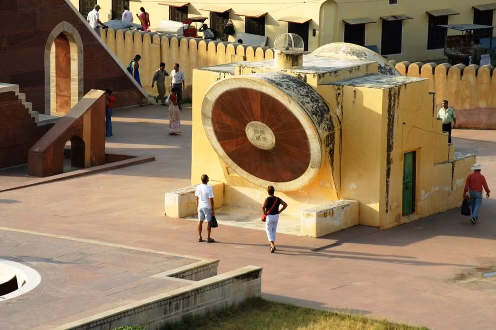 Từ hình mẫu tại thủ phủ Mughal Delhi, ông đã cho xây tổng cộng 5 công trình tương tự tại các địa điểm khác nhau, trong đó đài thiên văn ở Jaipur là công trình lớn nhất và được bảo tồn tốt nhất.