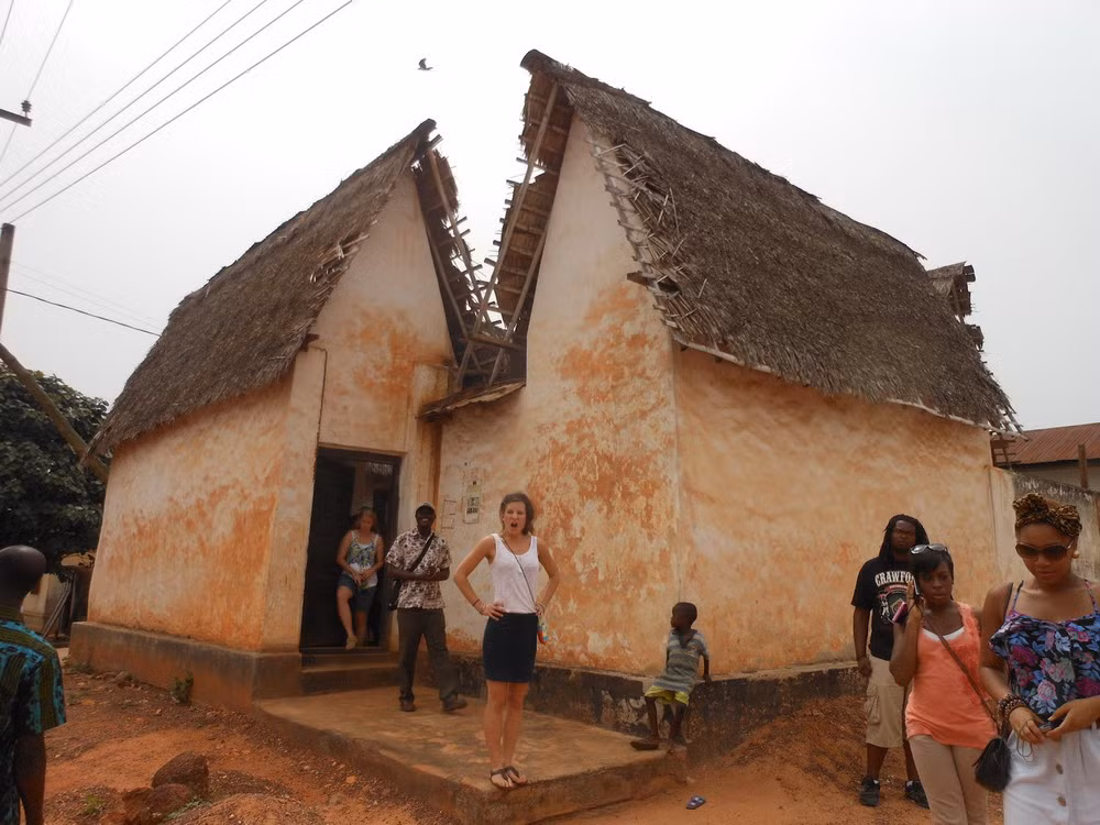 Ngày nay, chỉ còn 13 tòa nhà còn giữ được kiến trúc nguyên bản.