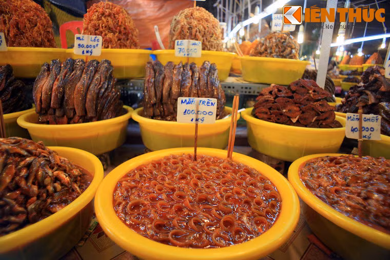 Các loại mắm đặc sản An Giang có thể khiến khách Tây "chạy mất dép" vì quá nặng mùi.