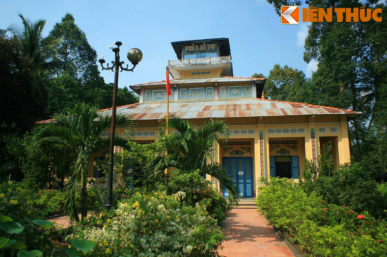 Chùa vốn là một tự viện danh tiếng của đạo Tứ Ân Hiếu Nghĩa, được xây dựng vào 1887. Trong kháng chiến chống Pháp, công trình đã nhiều lần bị thực dân Pháp đến đốt phá và phải qua nhiều lần trùng tu mới có diện mạo như hiện tại.