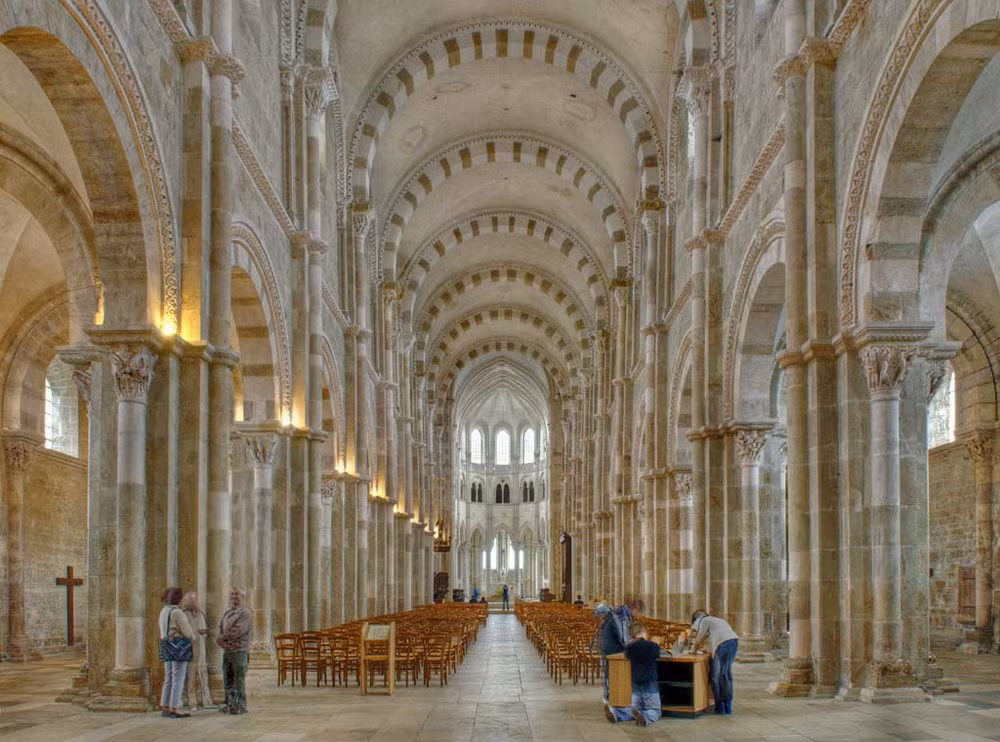 Trong thời gian Cách mạng Pháp, tu viện bị hủy hoại nghiêm trọng khi người ta khai thác đá từ đây để làm vật liệu xây dựng. Gần như chỉ còn phòng của hội đồng thầy tu là được giữ nguyên vẹn.