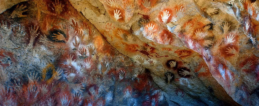 Thành phần mực vẽ có nguồn gốc từ khoáng chất. Màu sắc của các bức tranh thay đổi từ đỏ (làm từ khoáng chất hematit và maghemit) sang trắng kaolin), đen (mangan oxit) hay vàng (natrojarosit).