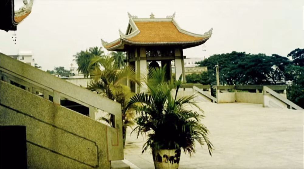 Tháp chuông chùa Vĩnh Nghiêm.