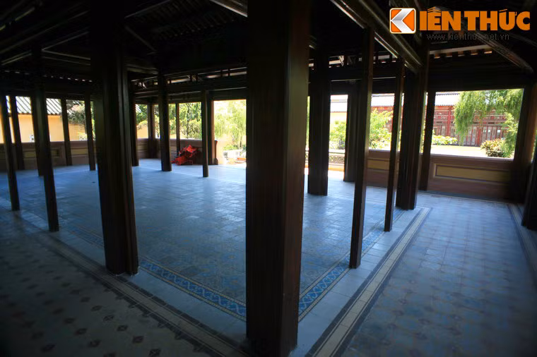 Sau khi Khải Định băng hà, vua Bảo Đại đã sử dụng Thái Bình Lâu như một không gian thờ vọng đức vua cha của mình.